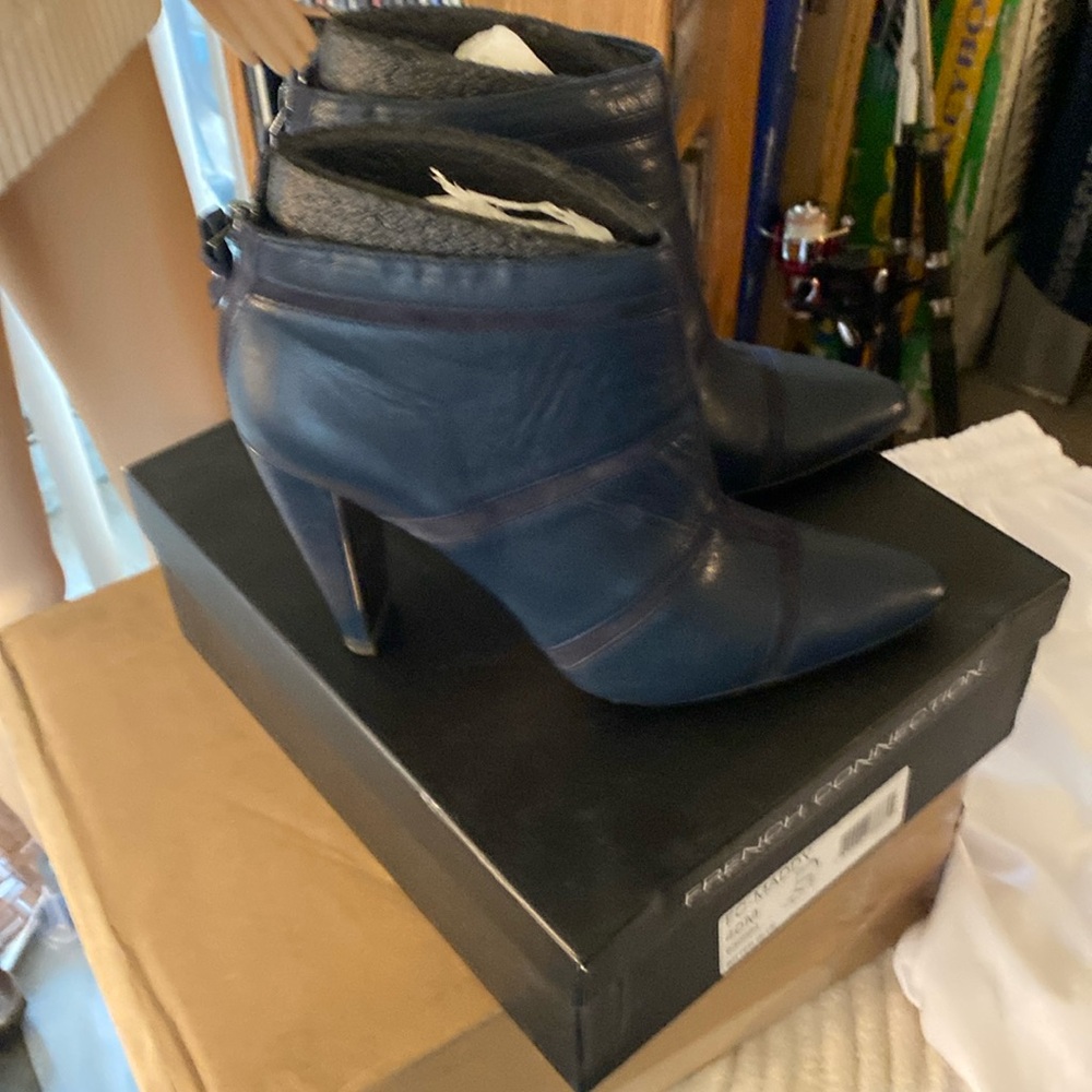 Woman’s booties, navy blue leather zipper back beautiful silver plate inside